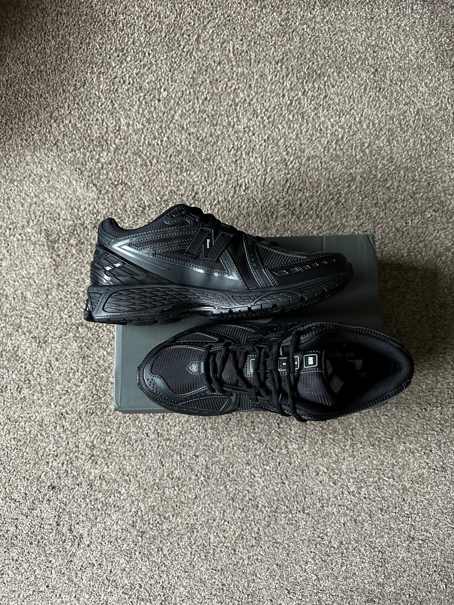 1906r New Balance - Triple Black