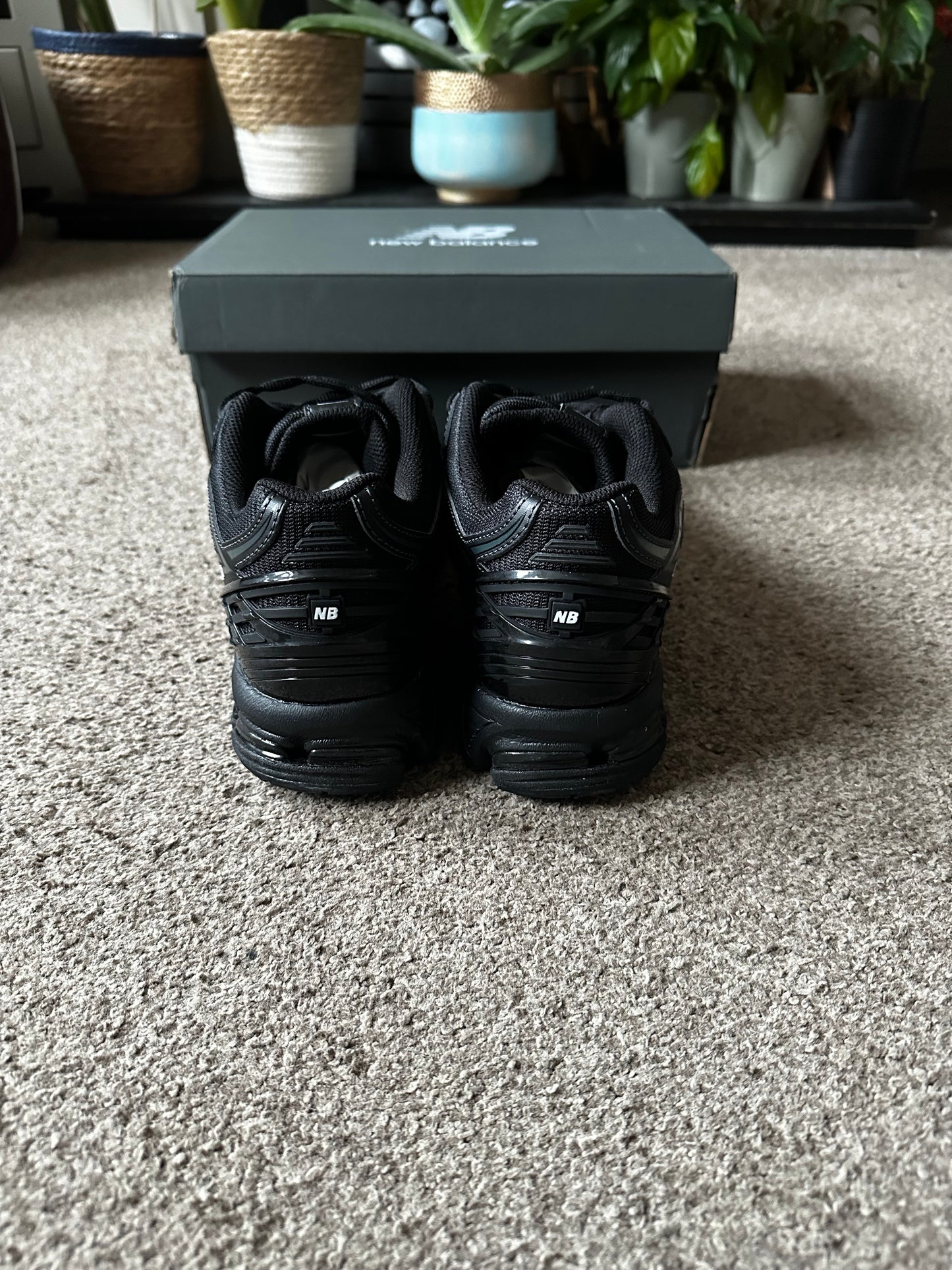 1906r New Balance - Triple Black